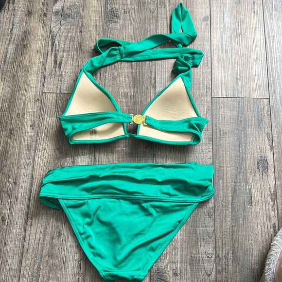 Green bikini - Picture 2 of 4